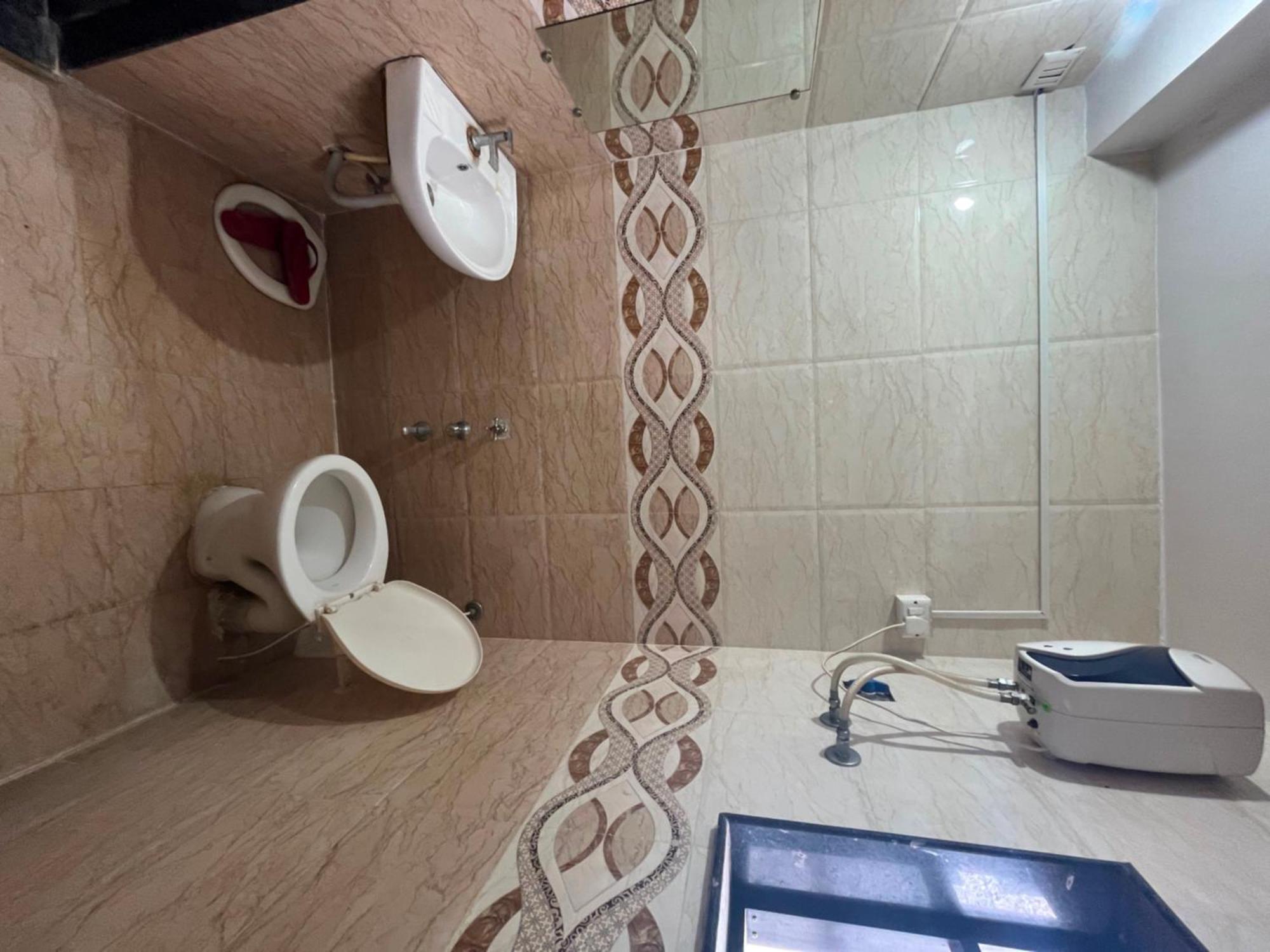 Oyo Hotel Rio Inn Anand Exterior photo