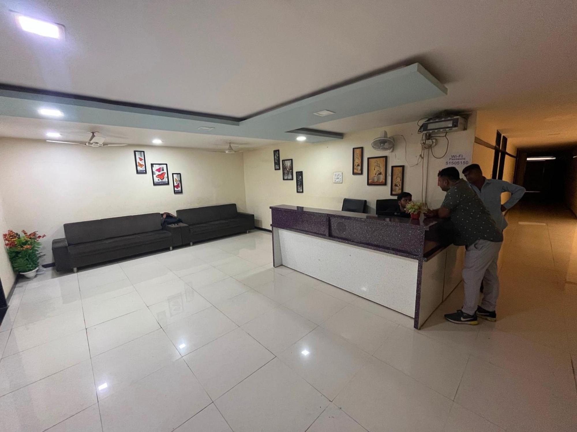 Oyo Hotel Rio Inn Anand Exterior photo