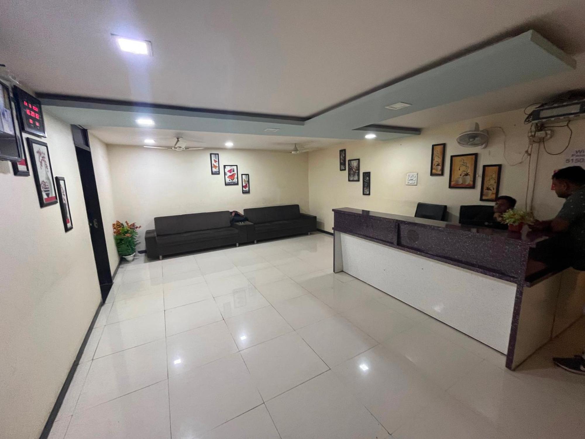 Oyo Hotel Rio Inn Anand Exterior photo